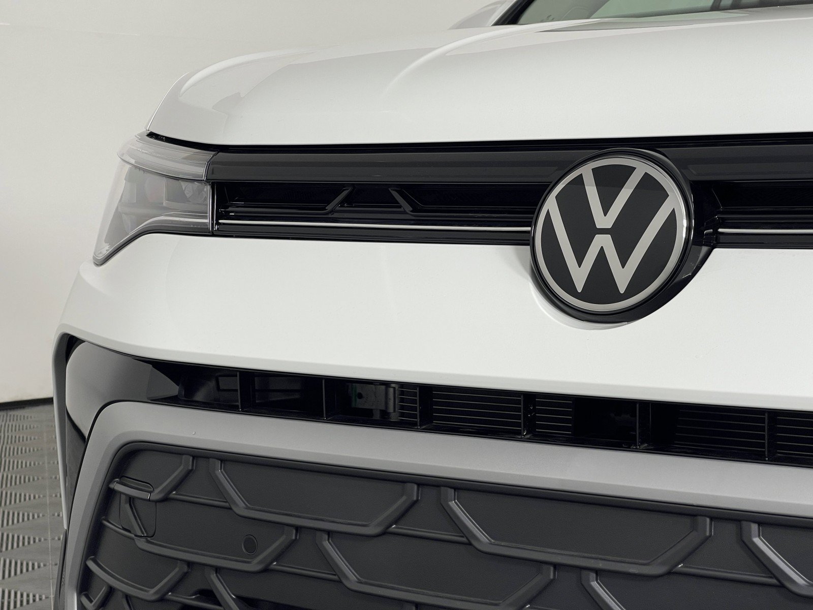 2025 Volkswagen Taos SE - Photo 9