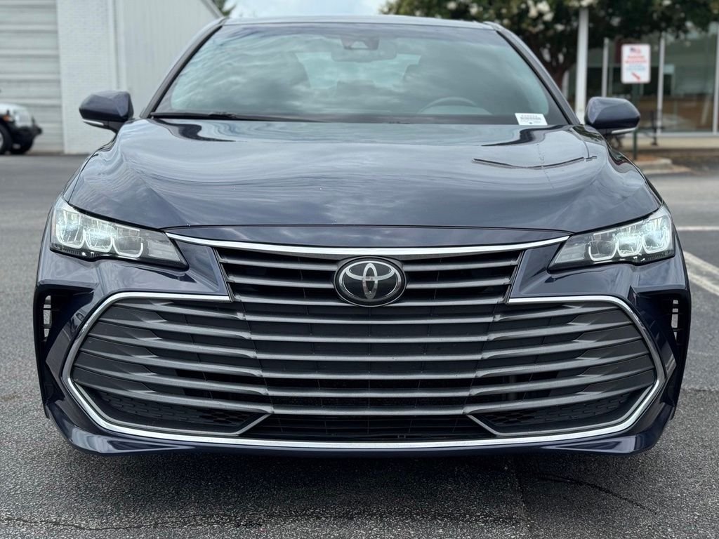 Used 2019 Beige Toyota XLE image 3