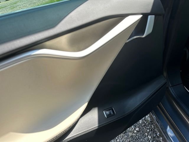 Used 2018 Silver Metallic Tesla 100D image 13