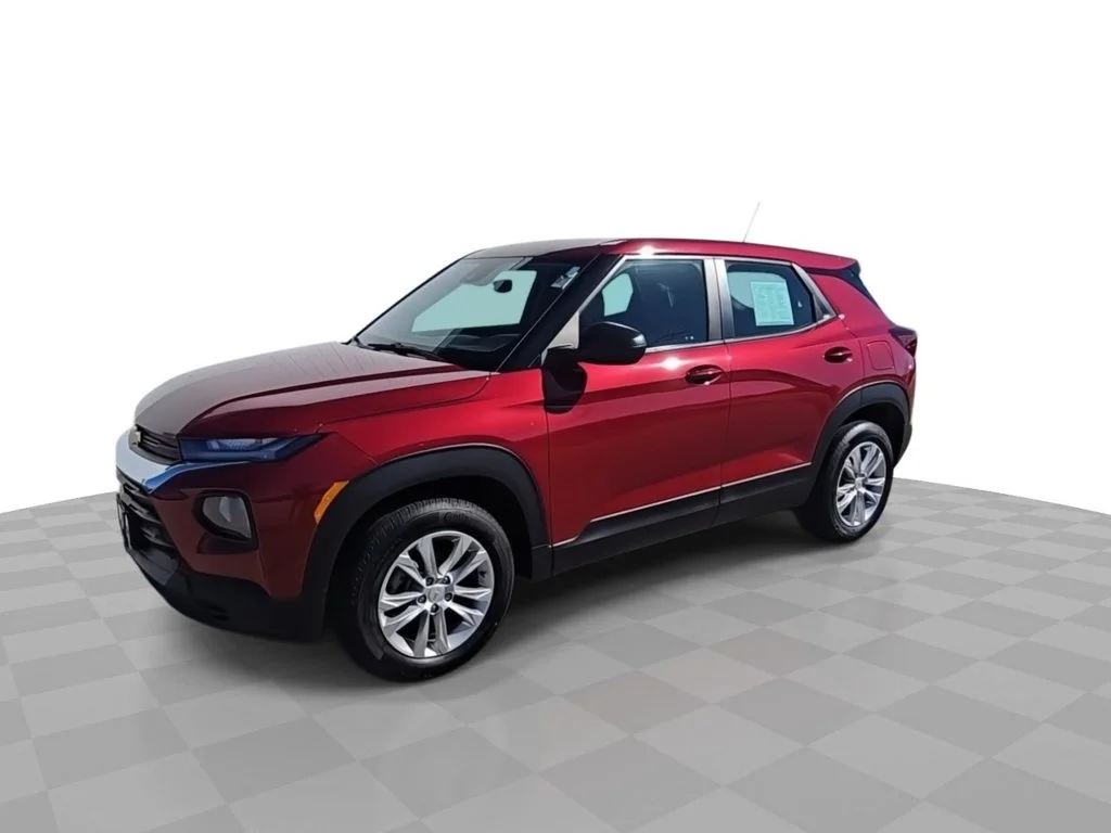 Used 2021 Red Chevrolet LS image 4