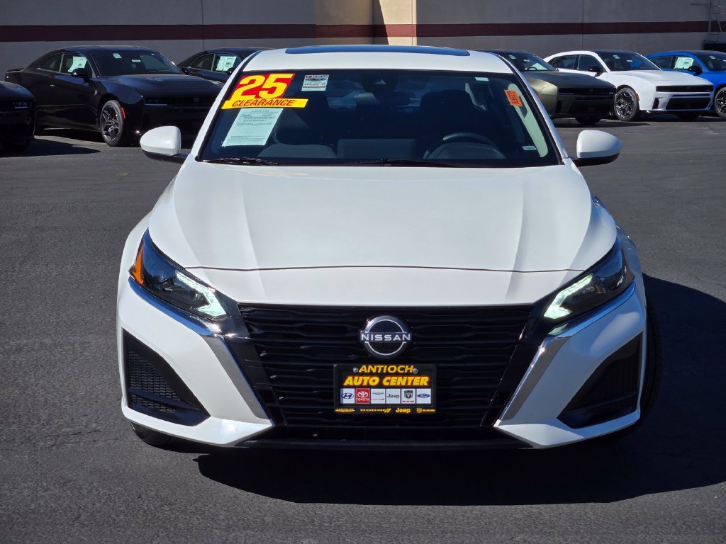 Certified Used 2025 White Nissan 2.5 SV image 2