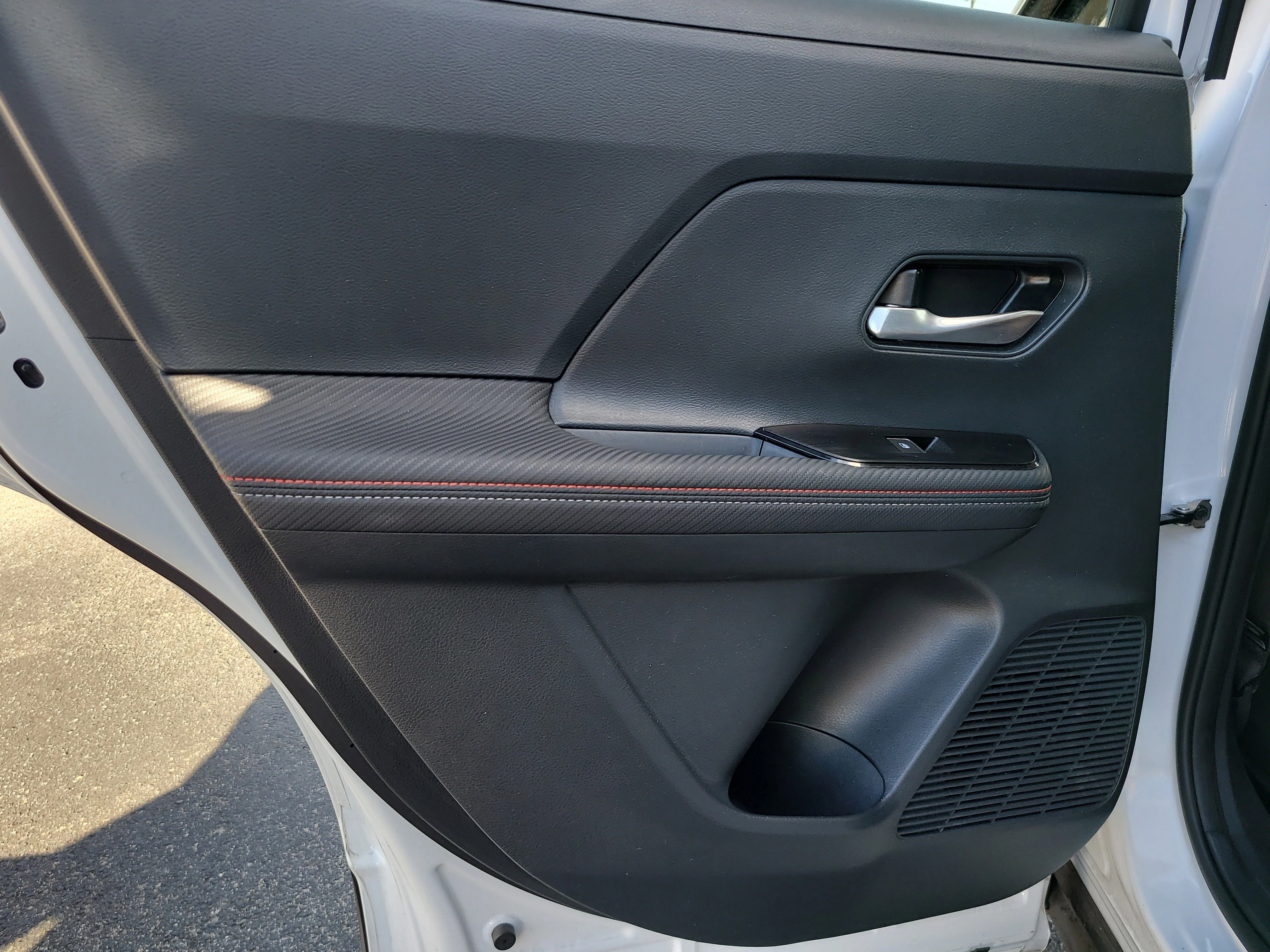 Used 2025 Aspen White Tricoat Nissan SR image 9