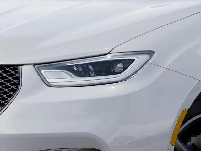 New 2026 Bright White Clear-Coat Exterior Paint Chrysler Select image 42