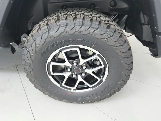 New 2026 Bright White Clearcoat Jeep Rubicon image 40