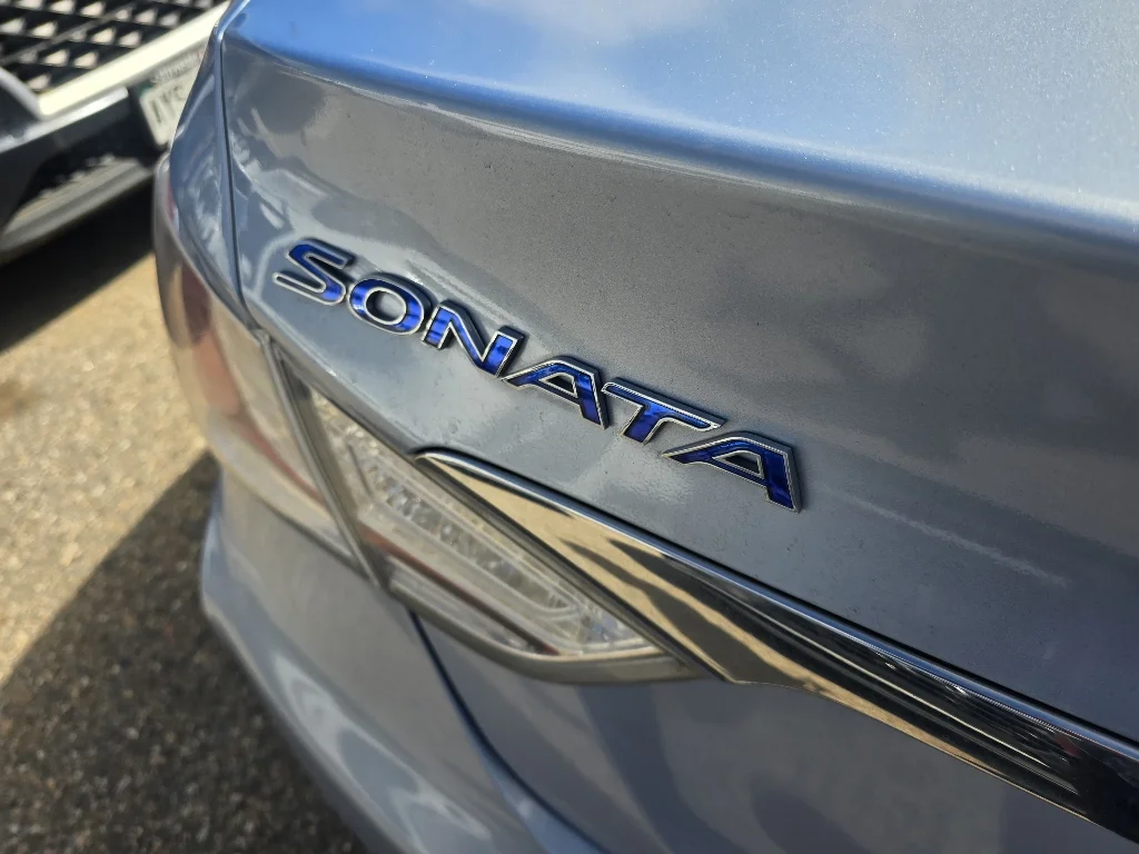 Used 2013 Blue Sky Metallic Hyundai  image 11