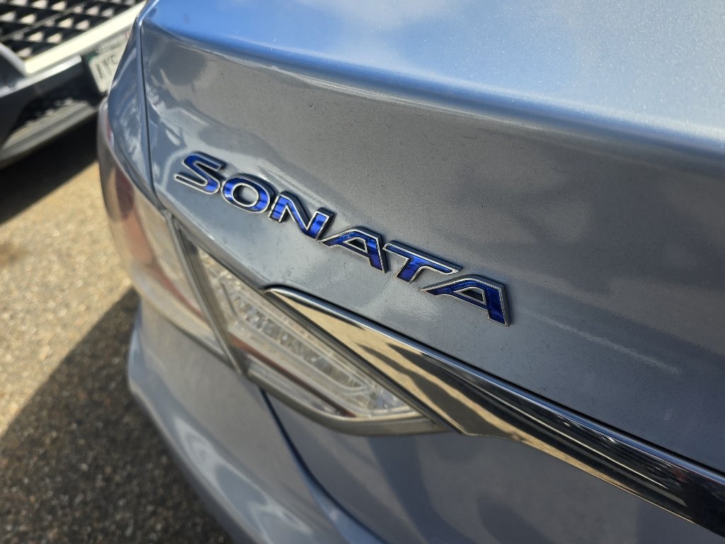 Used 2013 Blue Sky Metallic Hyundai  image 10