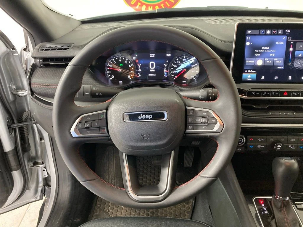 Used 2025 Silver Jeep Trailhawk image 10