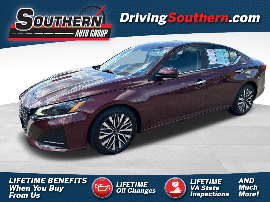 Used 2023 Red Nissan 2.5 SV image 1