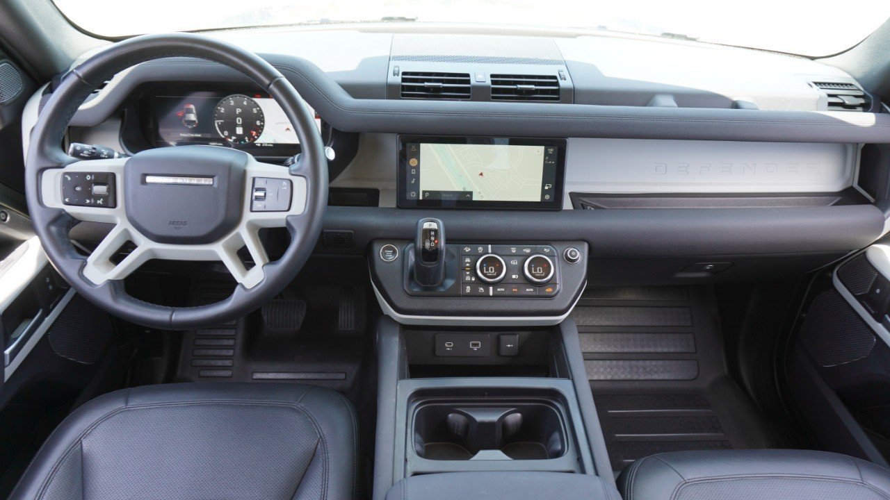 Used 2023 Green Land Rover S image 27