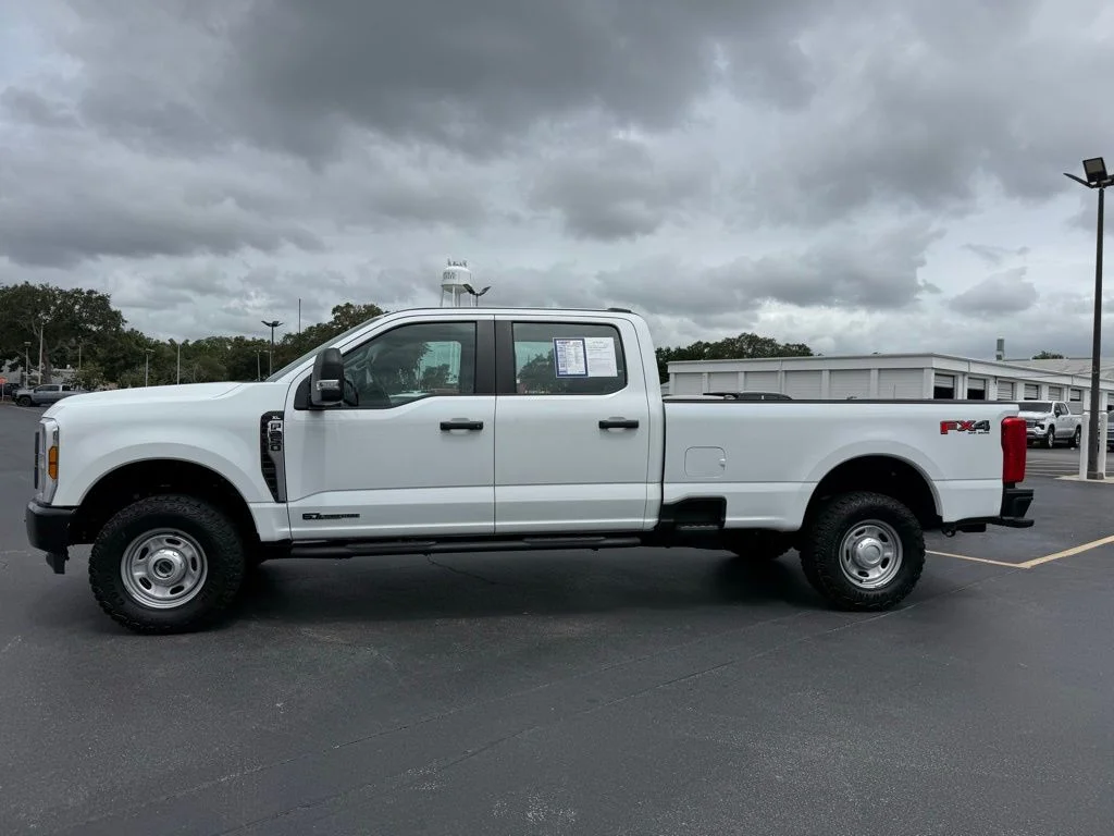Used 2025 White Ford XL image 5