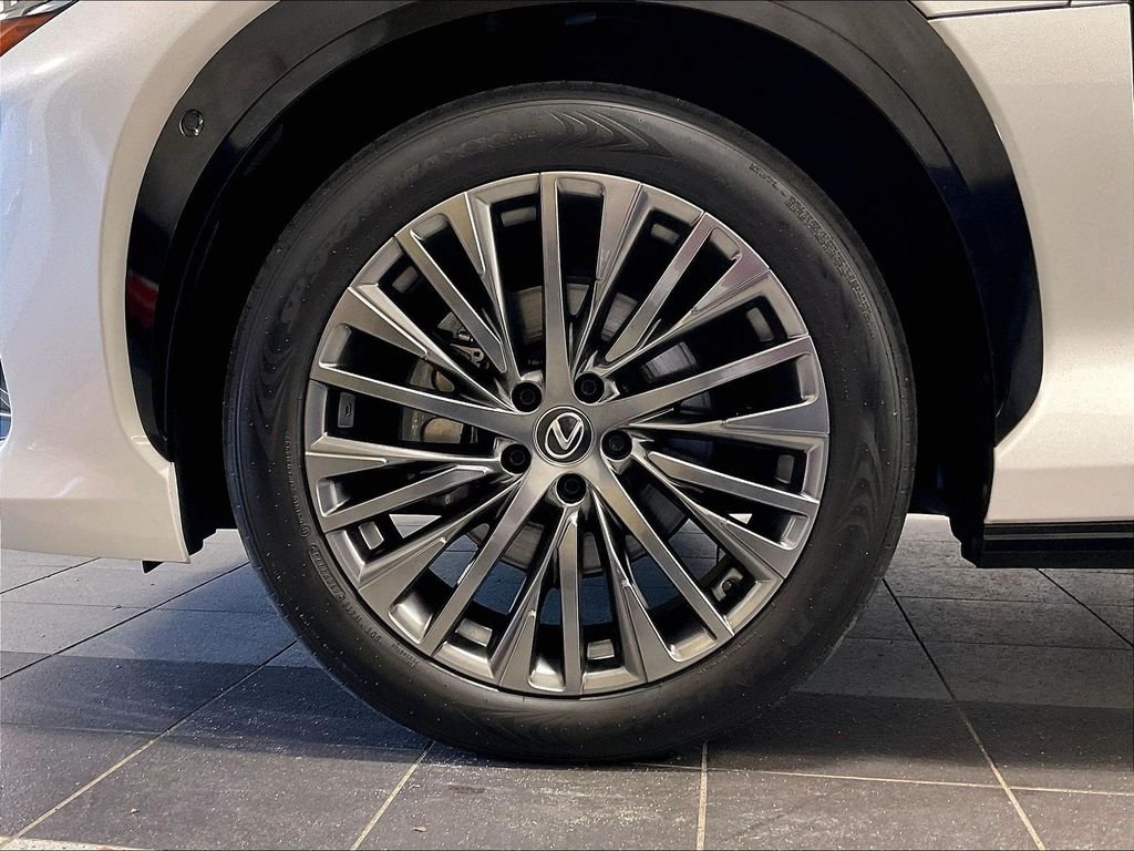 Used 2023 White Lexus 450e Luxury image 7