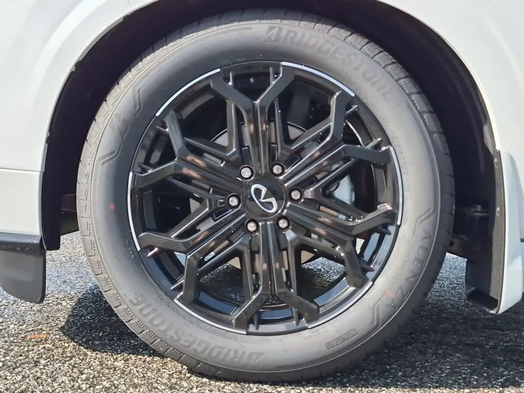 New 2027 RADIANT WHITE INFINITI Sport 4WD image 6
