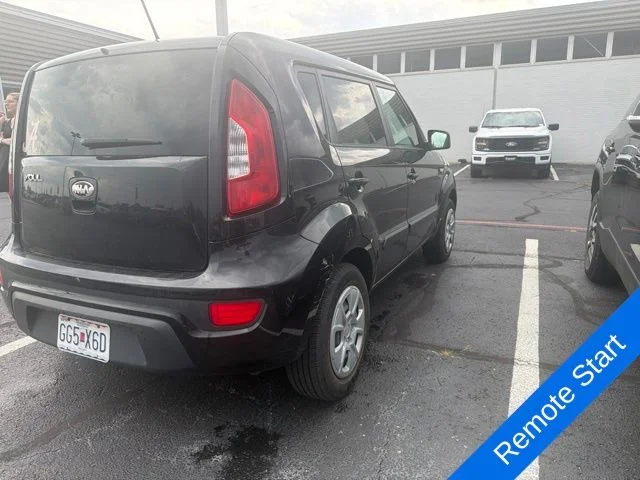 Used 2013 Shadow Pearl Metallic Kia Base image 4