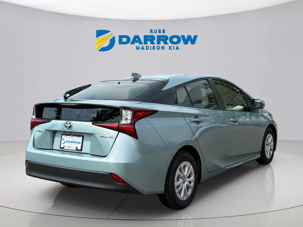 Used 2022 Pearl Toyota LE image 5