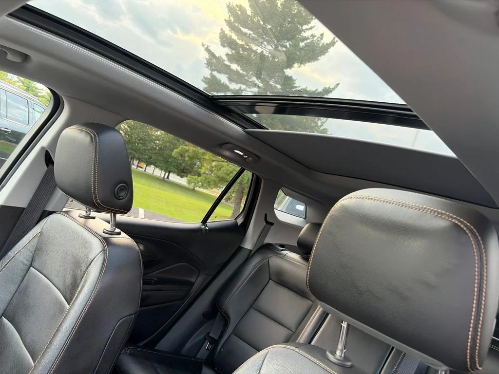 Used 2021 White GMC SLT image 30