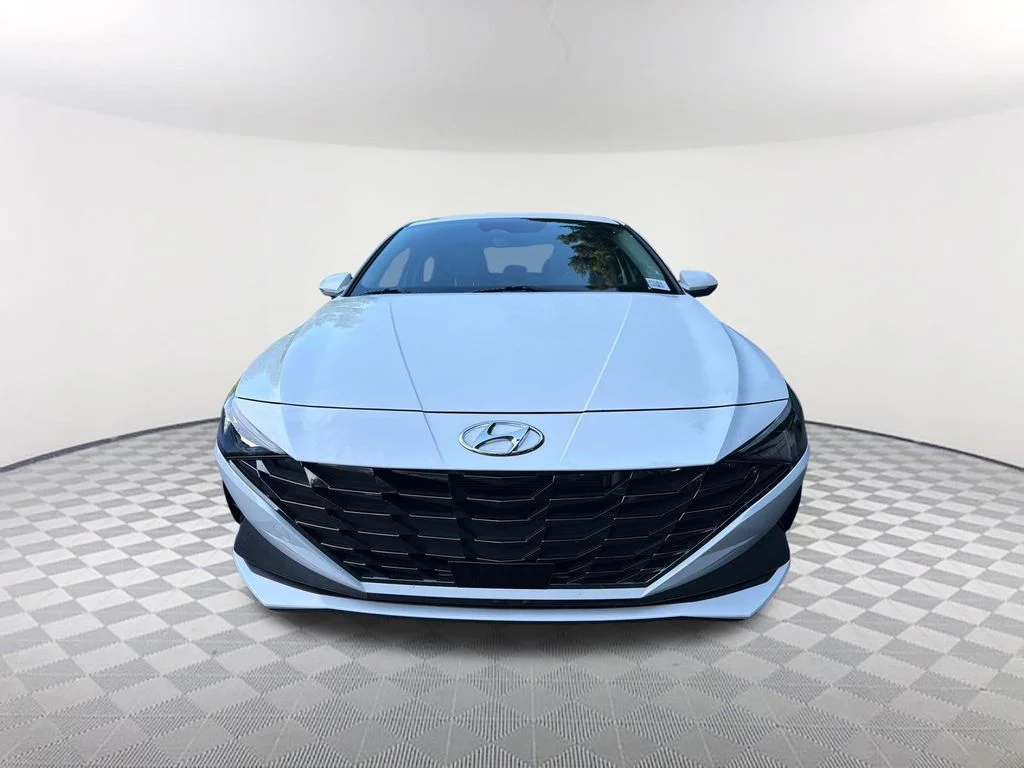 Used 2023 White Hyundai Limited image 2
