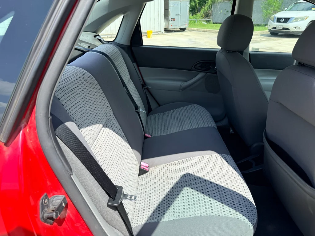 Used 2006 Infra-Red Clearcoat Ford SE image 18