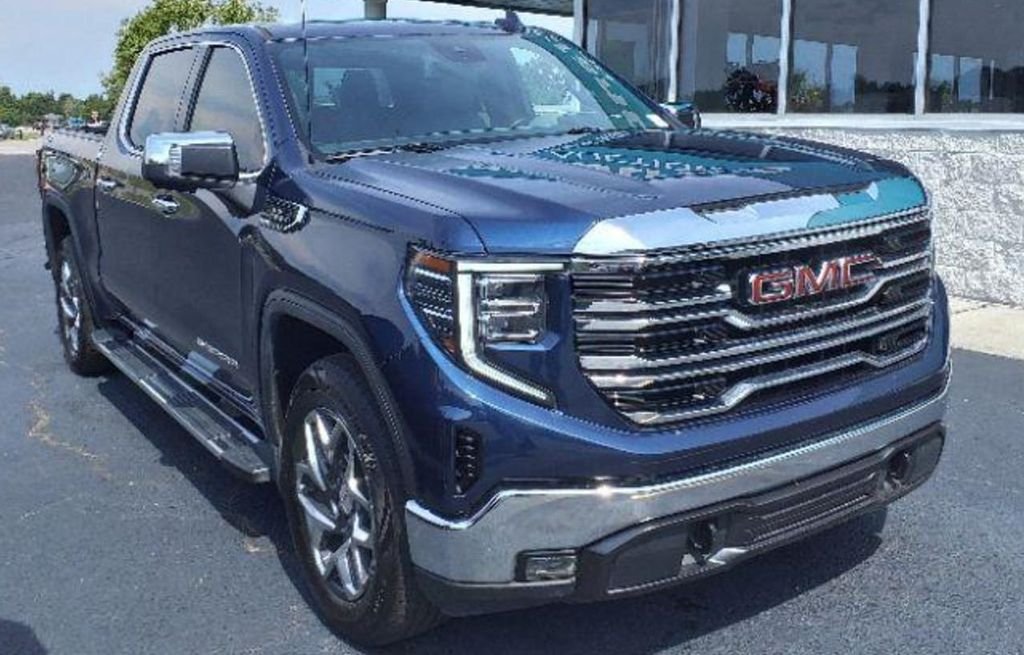 2023 GMC Sierra 4WD Crew Cab Short Box SLT's photo
