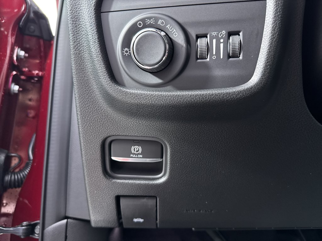 New 2026 Velvet Red Pearl-Coat Exterior Paint Jeep Laredo Altitude image 29
