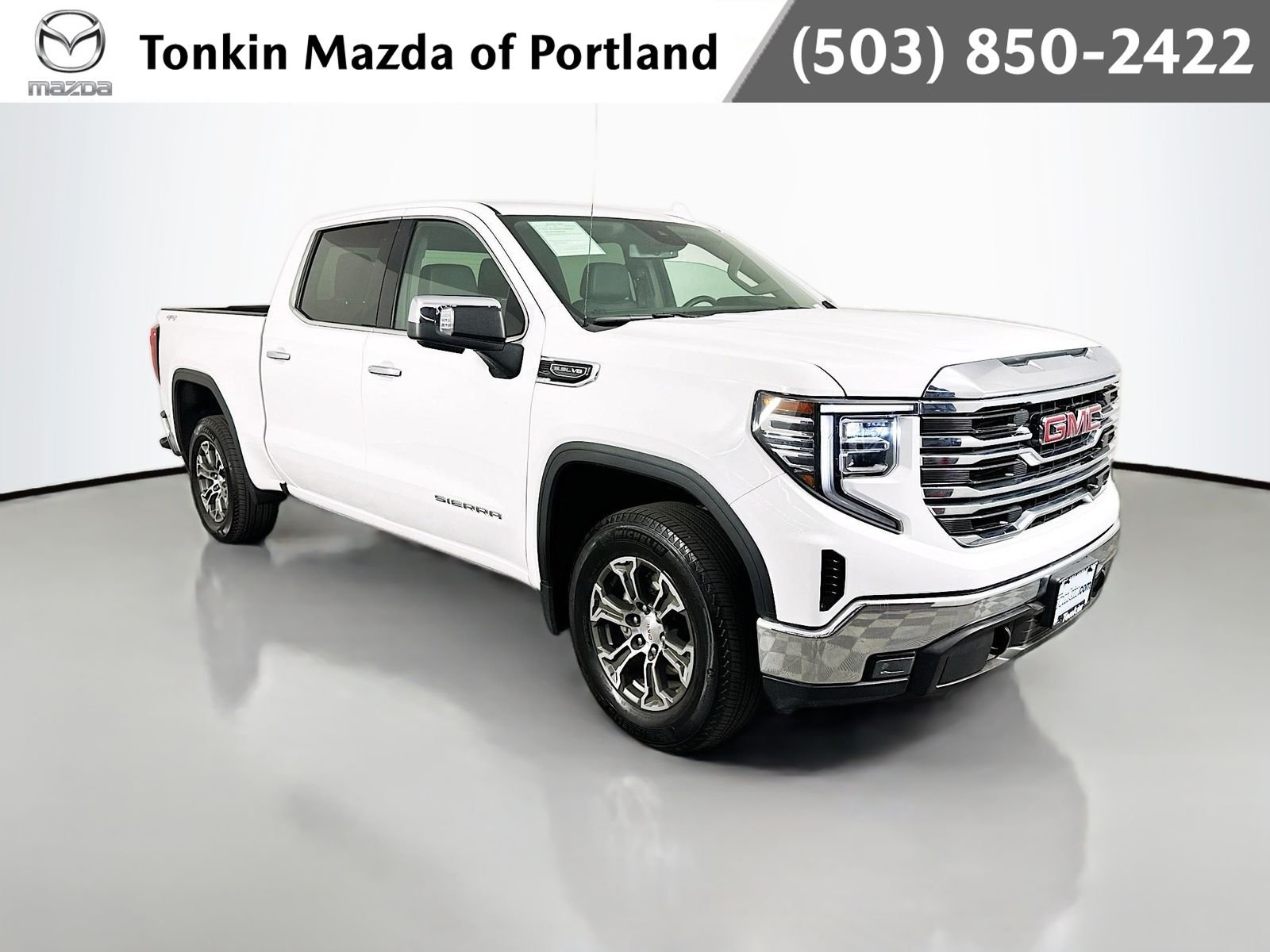 Used 2025 Summit White GMC SLT image 1