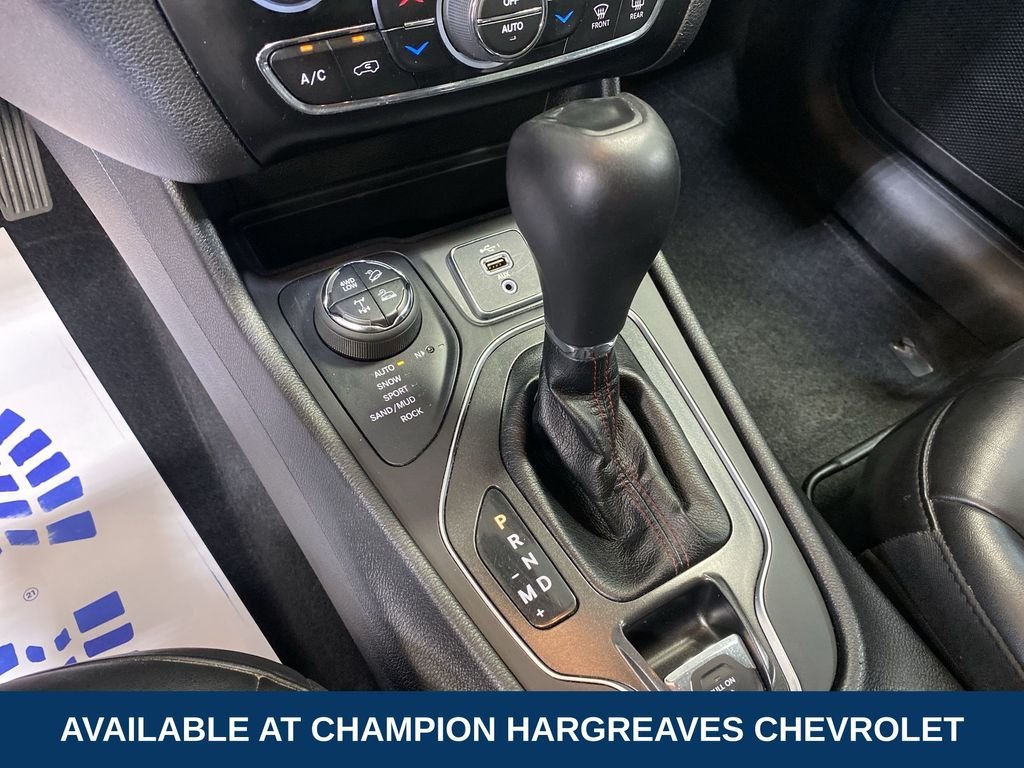 Used 2021 Diamond Black Jeep Trailhawk image 21