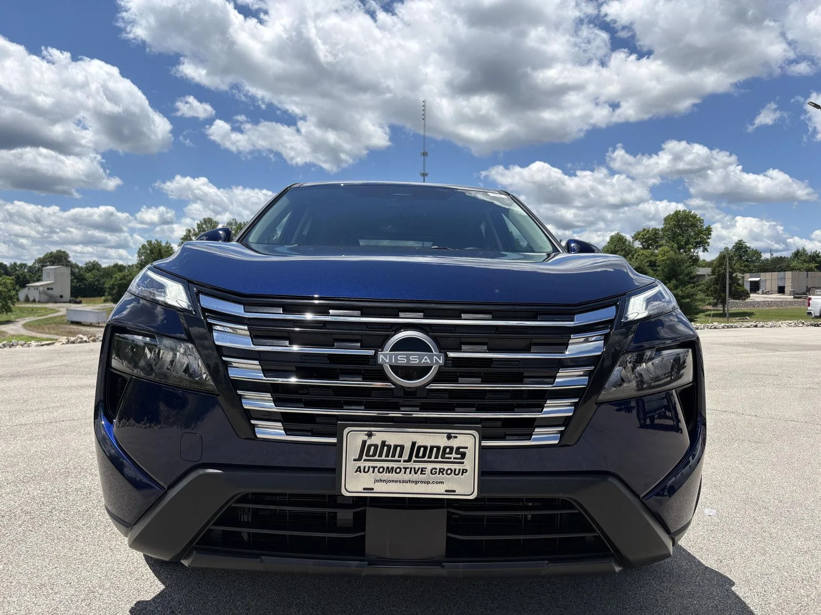 Used 2025 Deep Ocean Blue Pearl Nissan SV image 18
