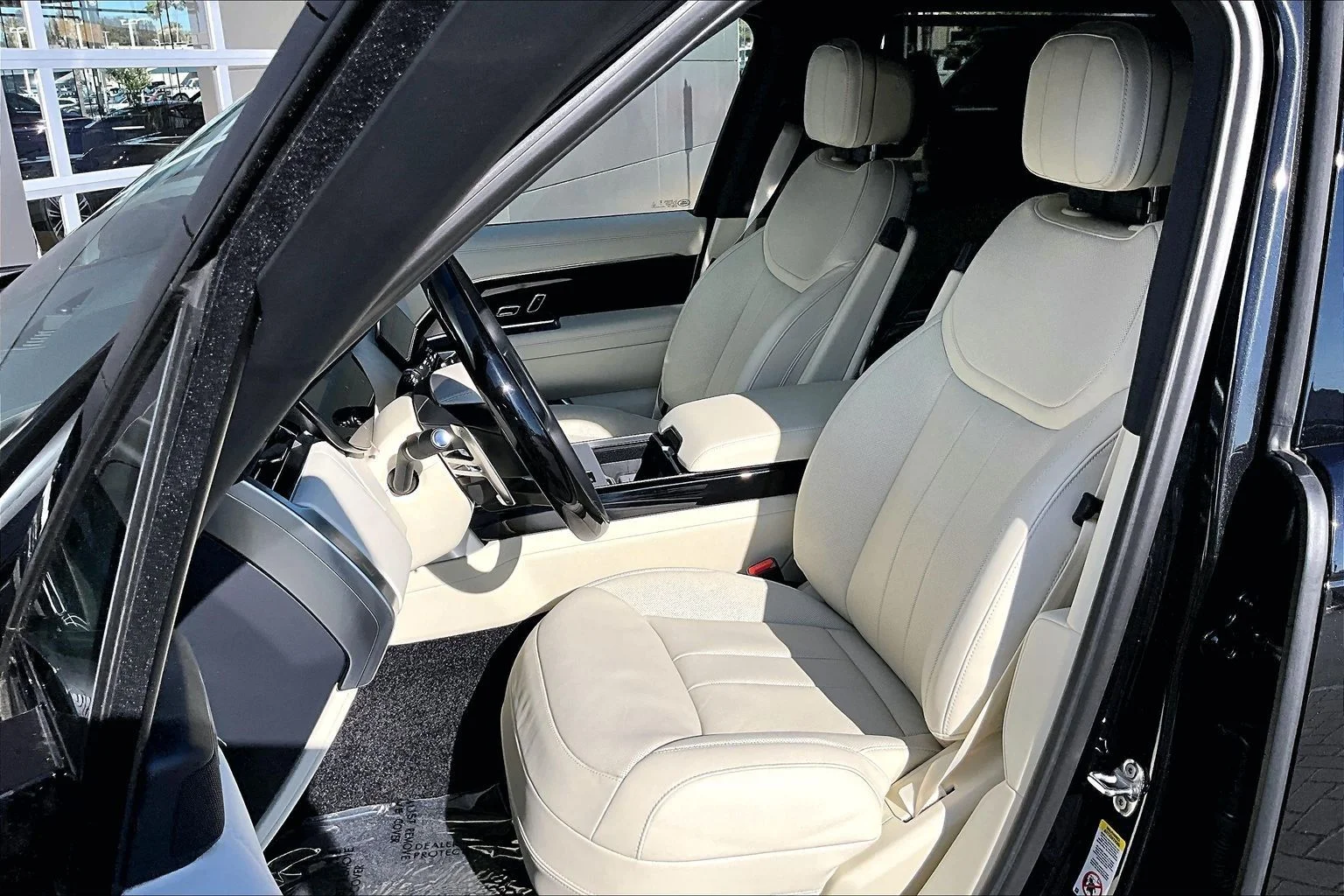 New 2026 Santorini Black Land Rover SE image 9