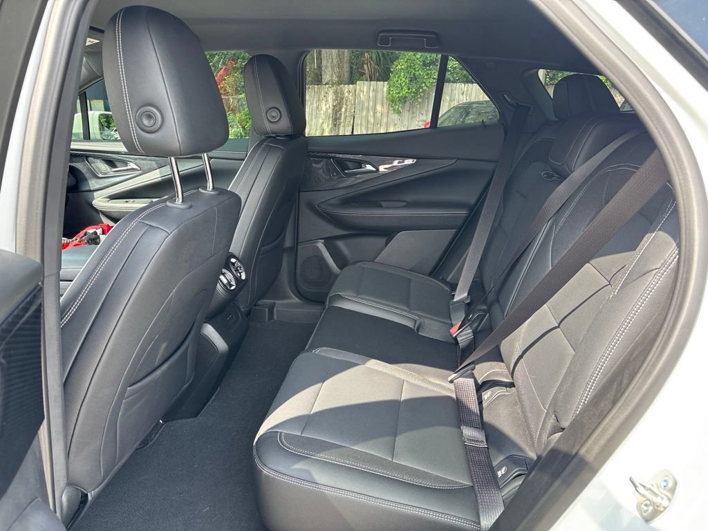 Used 2024 Summit White Chevrolet LT image 7