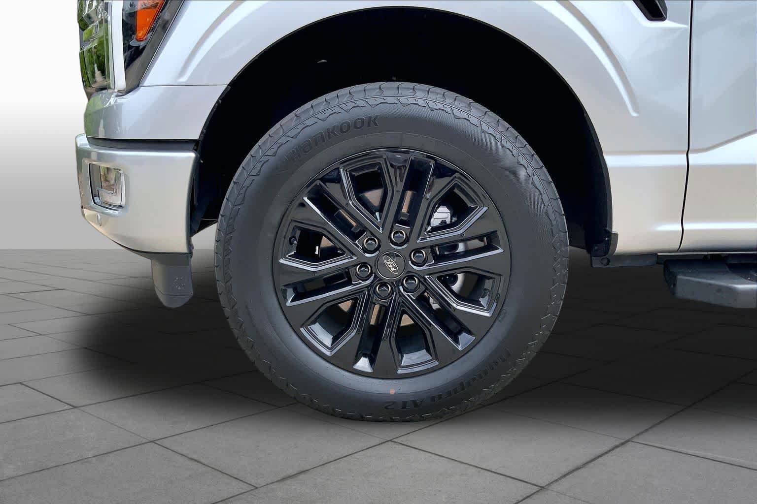 Used 2024 Iconic Silver Metallic Ford LARIAT image 10