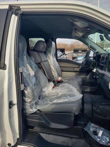 2025 Ford F-450 Super Duty Chassis Cab XL - Photo 26