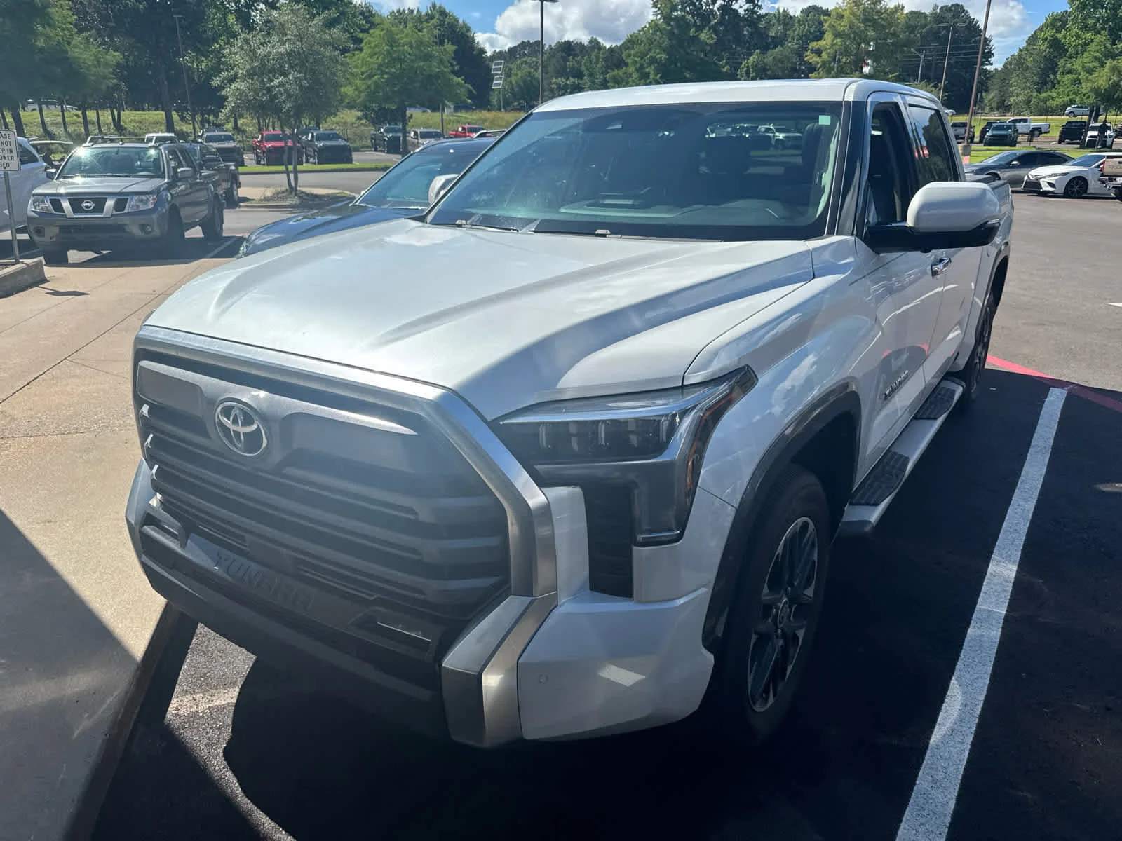 Used 2022 Toyota Tundra Limited with VIN 5TFJA5DB2NX022784 for sale in Little Rock