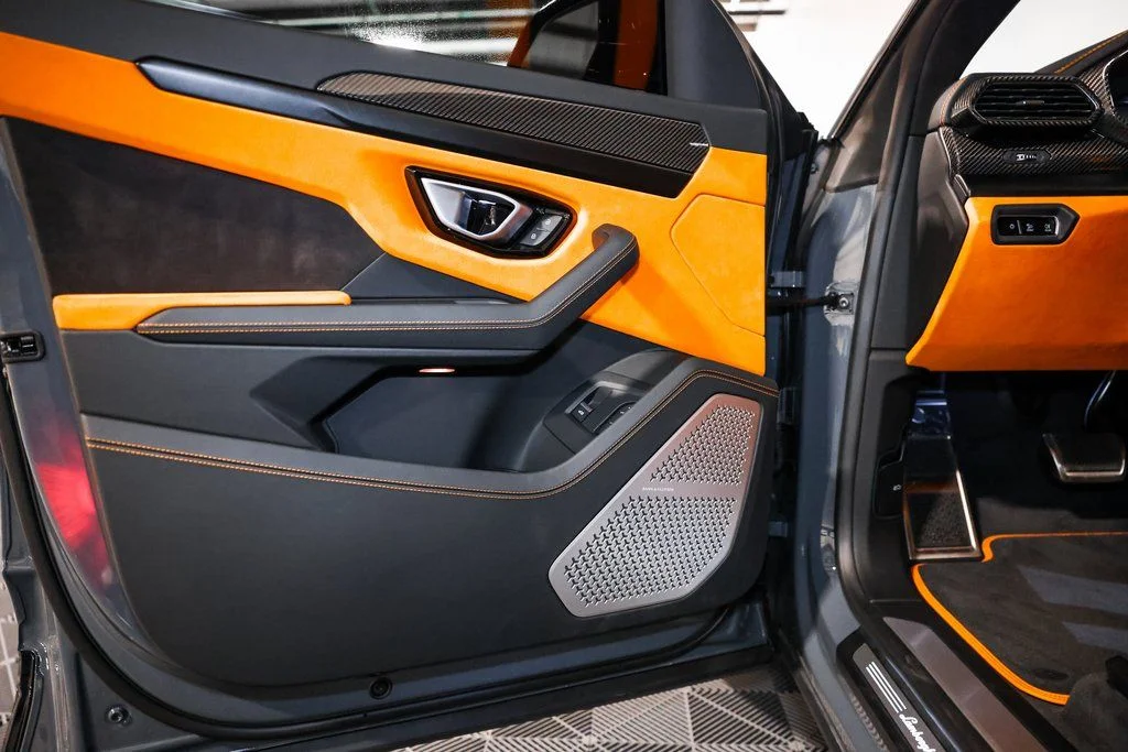 Used 2022  Lamborghini  image 29