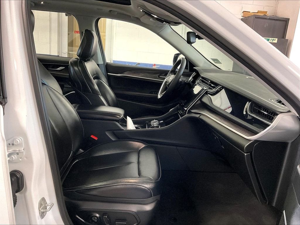 Used 2024 White Jeep 4xe image 11