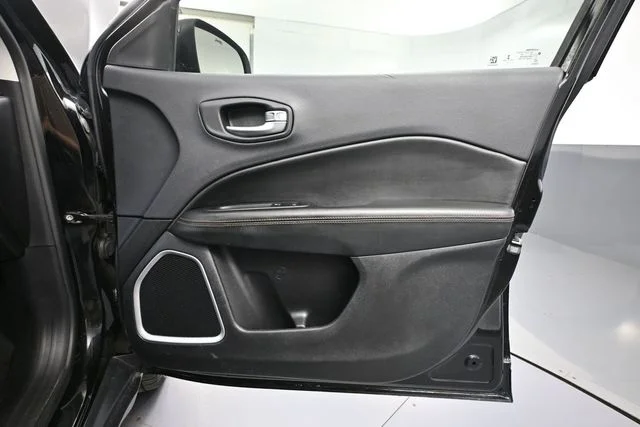 Used 2017 Black Jeep Limited image 39