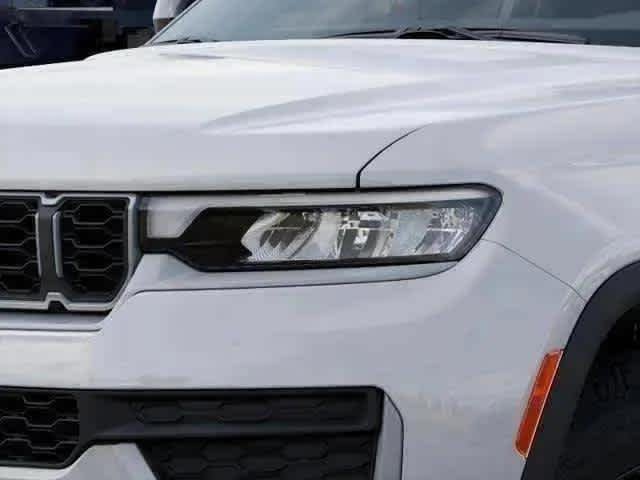 New 2026 Bright White Clear-Coat Exterior Paint Jeep Laredo Altitude image 2