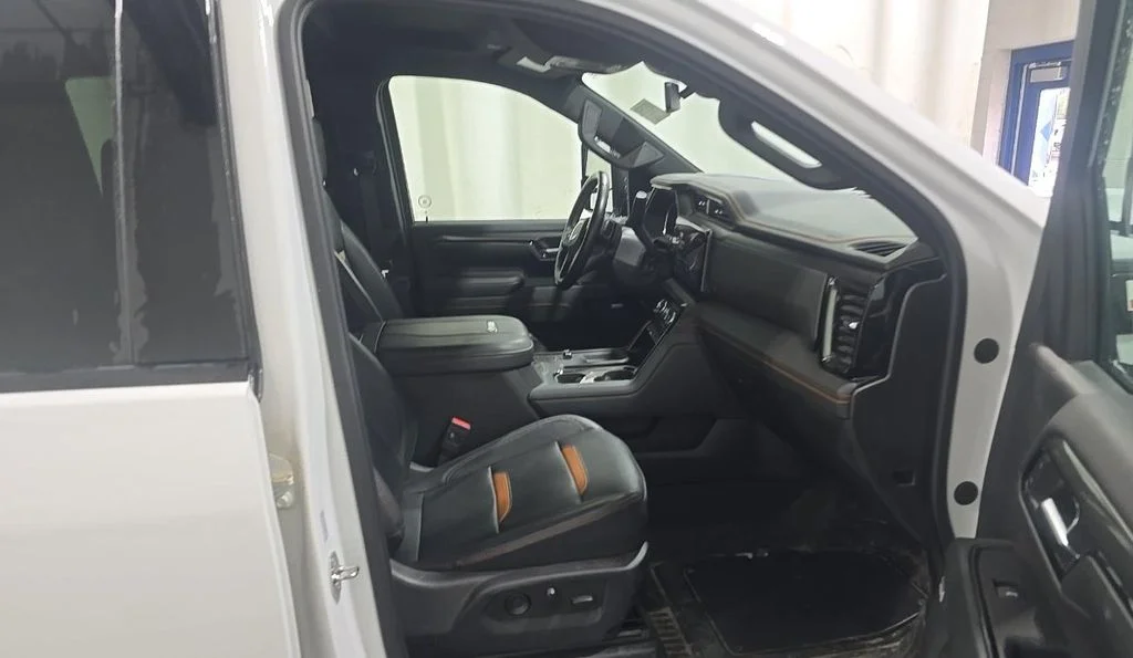Used 2024 White GMC AT4 image 8