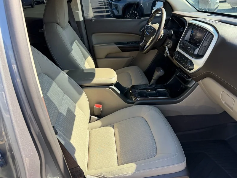 Used 2020 SATIN STEEL METALLIC GMC 2WD SLE image 18