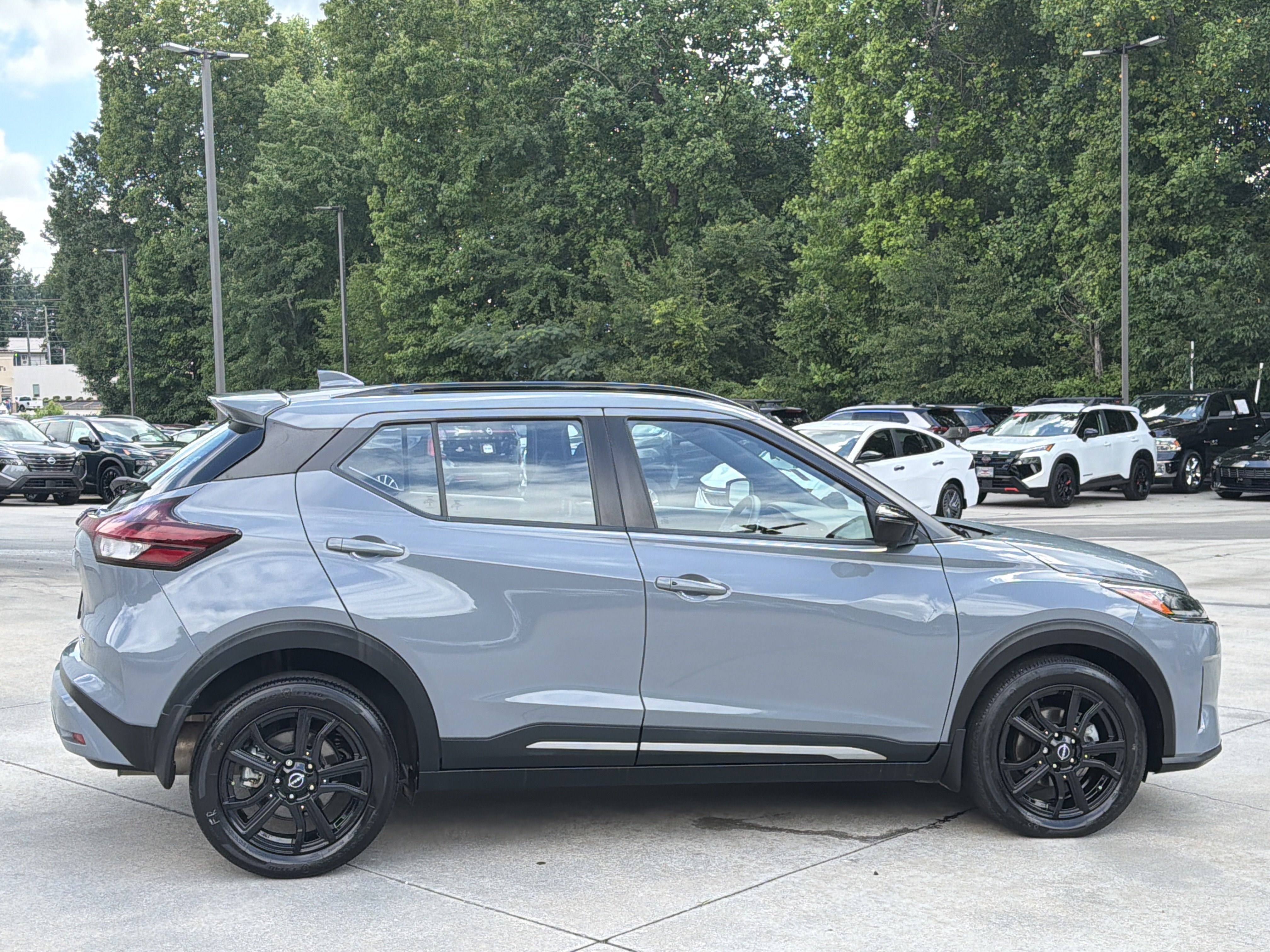 Used 2024 Boulder Gray Pearl Nissan SR image 9