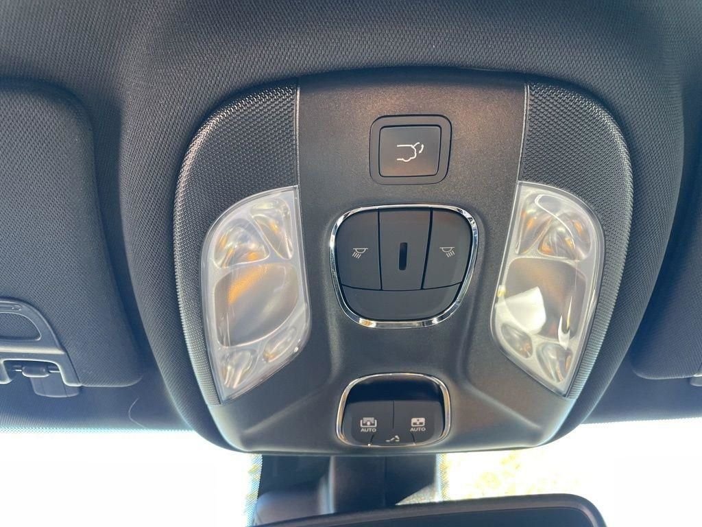 New 2026 Silver Zynith Metallic Clear-Coat Exterior Paint Jeep Trailhawk image 23