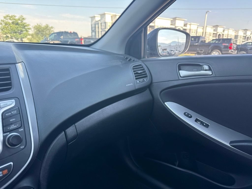 Used 2016 Ultra Black Pearl Hyundai SE image 29