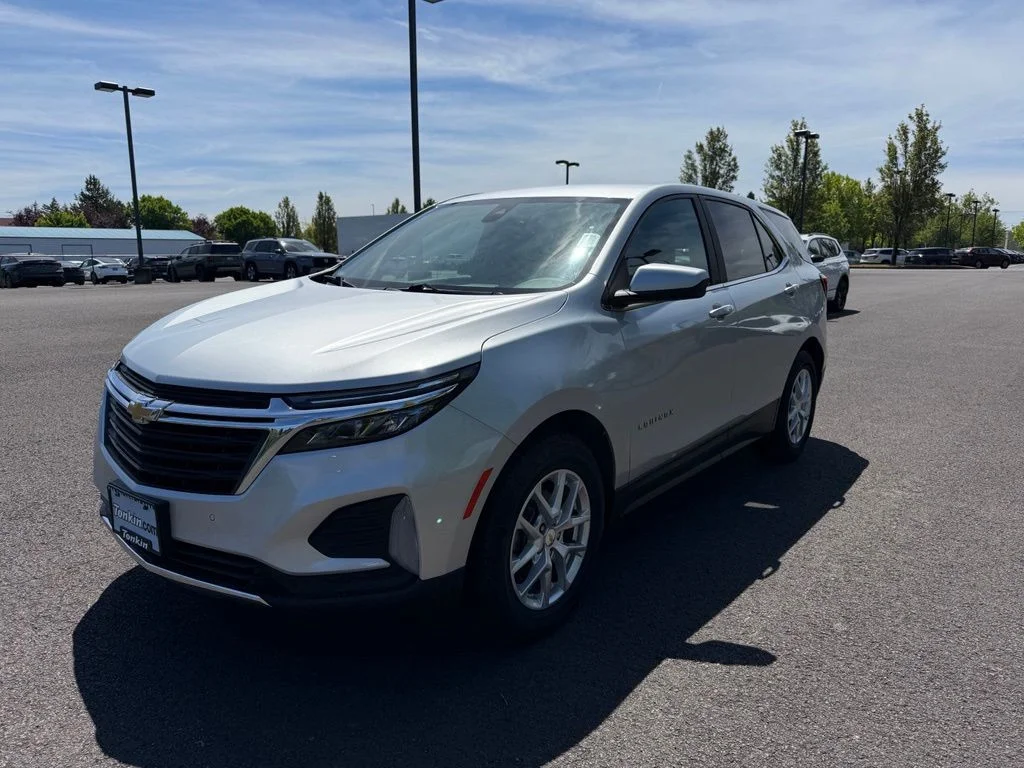 Used 2022 Silver Ice Metallic Chevrolet LT image 3