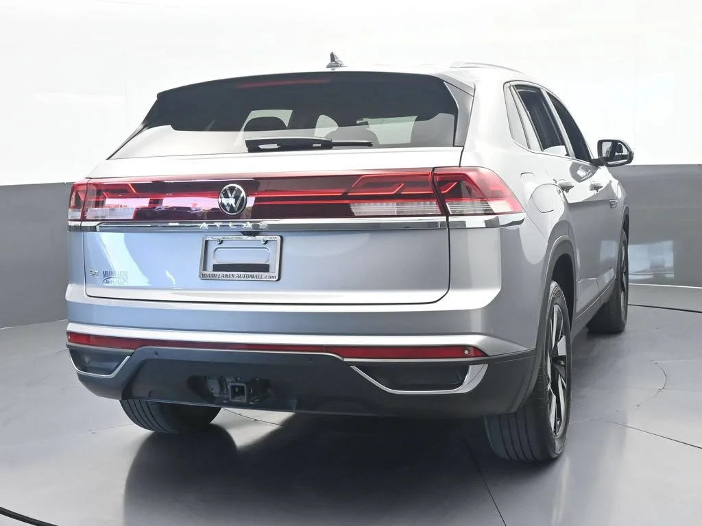 Used 2024 Gray Volkswagen 2.0T SE w/Technology image 5