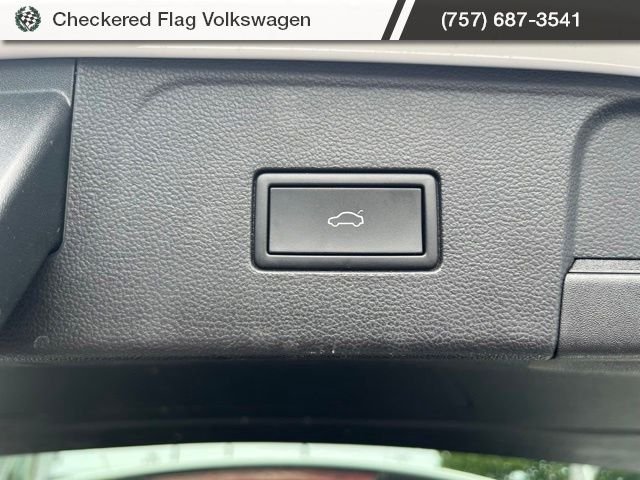 Used 2025 Pure White Volkswagen 2.0T SE w/Technology image 32