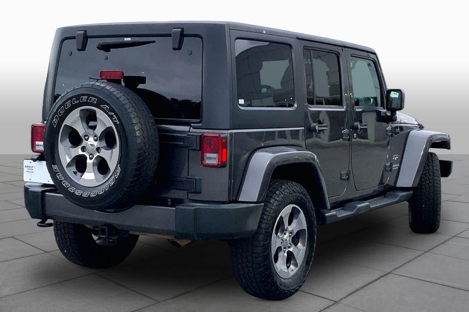 Used 2017 Granite Crystal Met. Clear Coat Jeep Sahara image 13