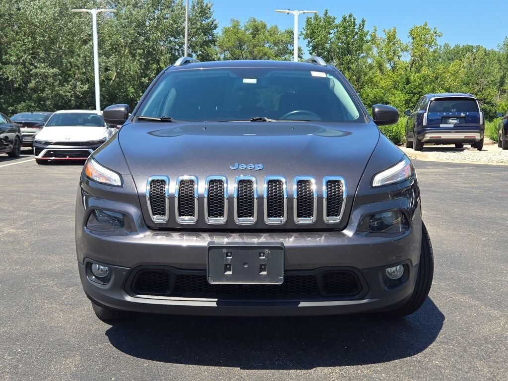 Used 2016 Gray Jeep Latitude image 4