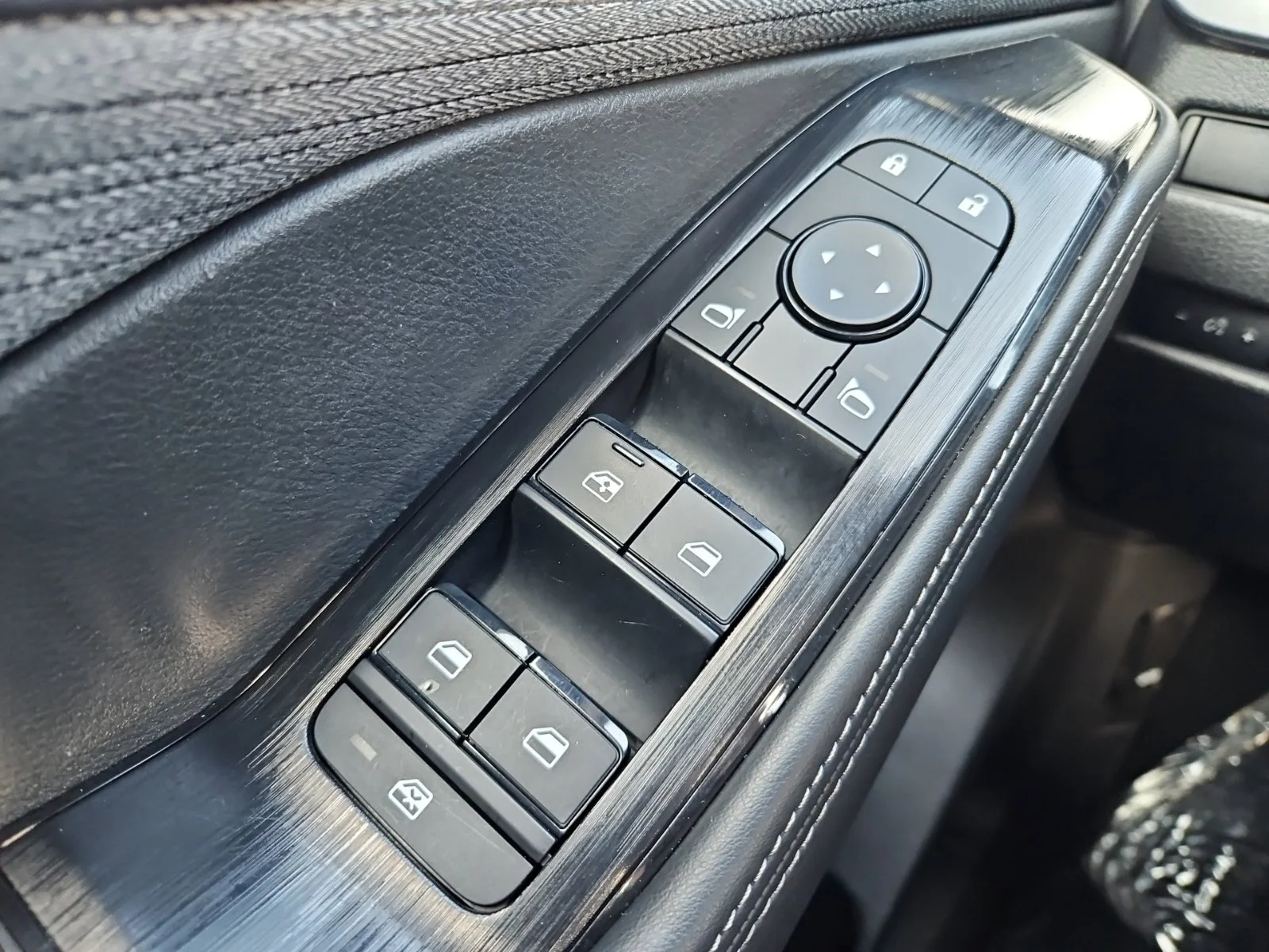Used 2023 Gray Nissan SV image 33