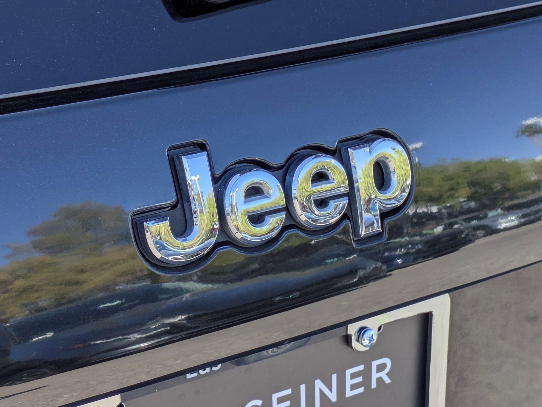 Used 2019 Diamond Black Crystal Pearlcoat Jeep Limited image 24