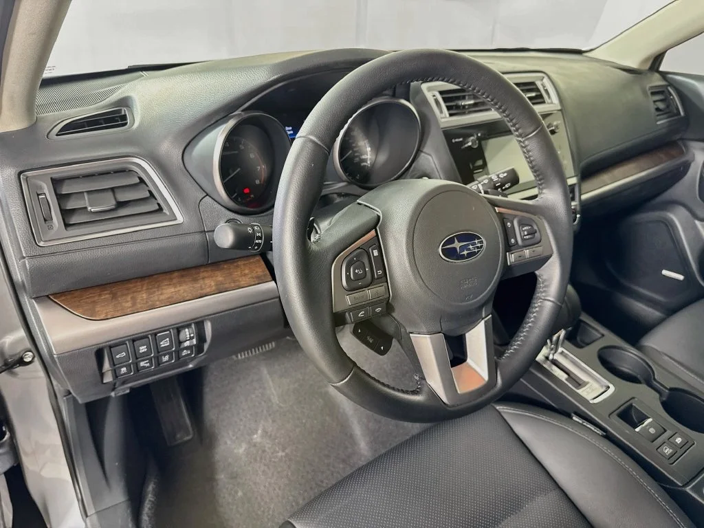 Used 2016 Silver Subaru 2.5i image 9