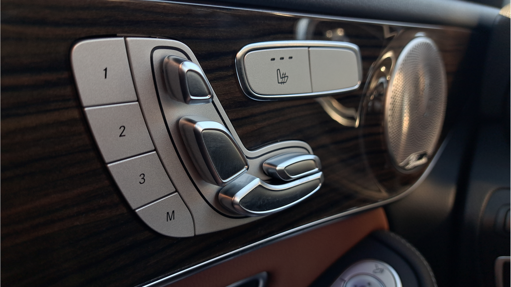 Used 2021  Mercedes-Benz GLC 300 image 24