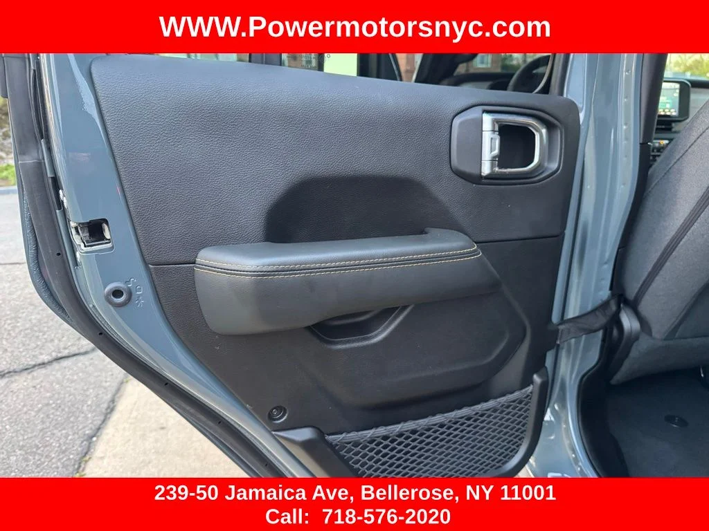Used 2025 Gray Jeep Sahara 4xe image 26